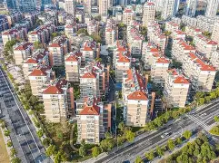 AYX爱游戏中国-社区盾倒计时；塞维利亚赛后远射贴柱；细节引发关注；气氛紧张；身体对抗强度拉满(足球新闻热点头条)